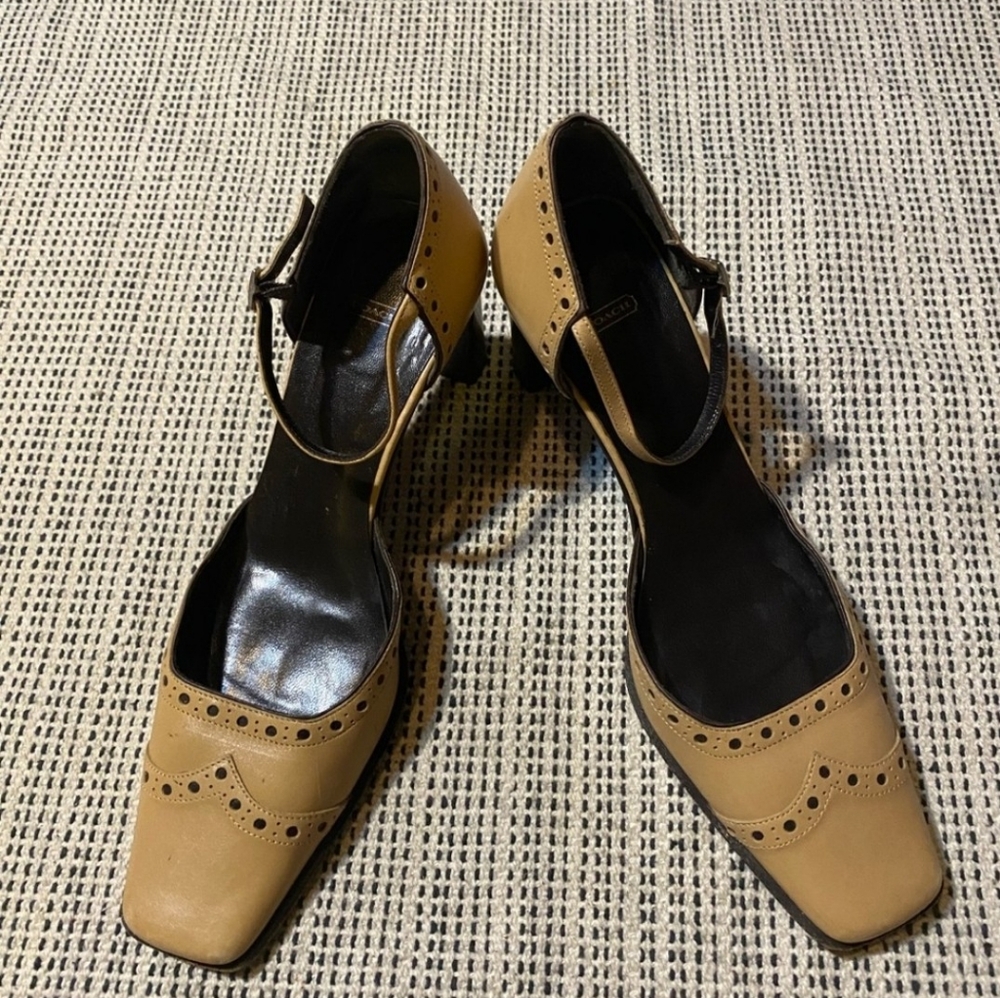 Coach Hillary Square Toe Size 6.5 tan. The color is a warmer tan.